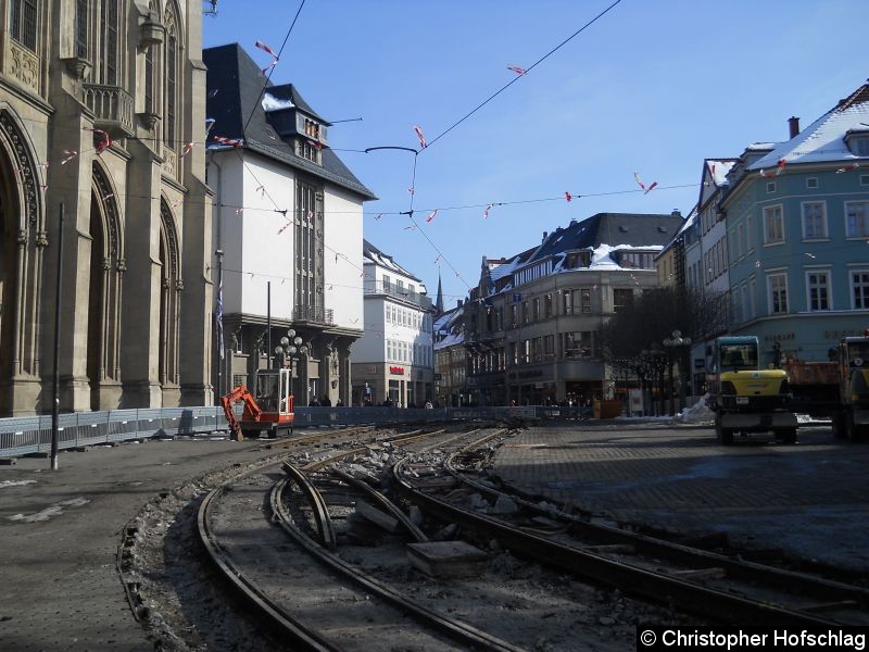 Bild: In der Gurve zum Domplatz sind noch die Gleise zusehen die Woche auch noch verschwinden werden.