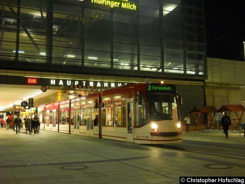 Bild: TW 642+702 am Hauptbahnhof auf der Linie 3.