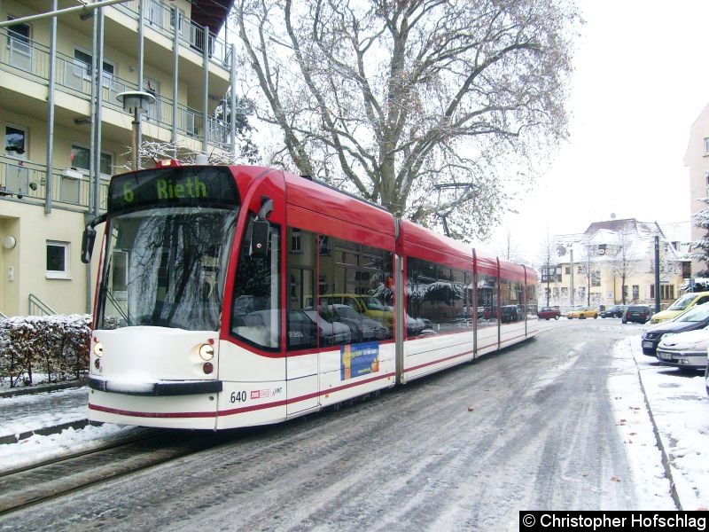 Bild: TW 640 auf der Linie 6 in der Haltestelle Steigerstraße.