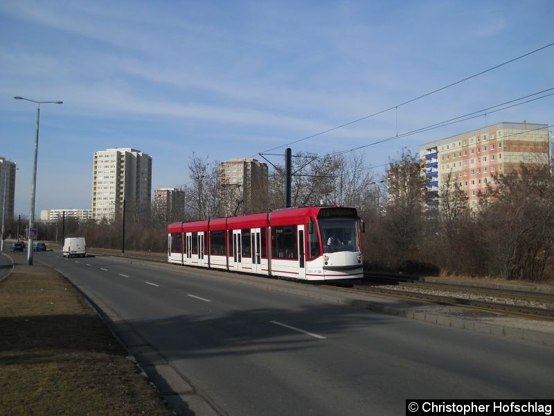 Bild: TW 638 auf der Linie 1 in Nordhäuser Straße kurz vor der Haltestelle Warschauer Straße.