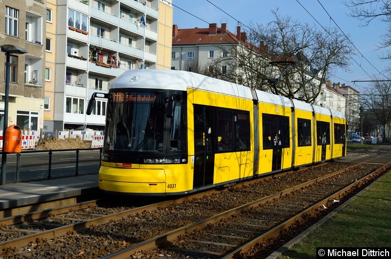 Bild: 4031 als Linie M10 an der Haltestelle Arnswalder Platz.