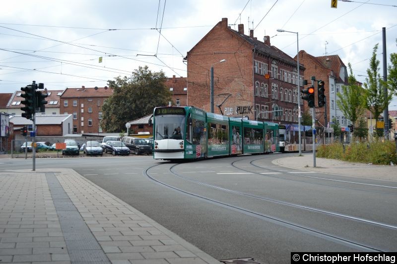 Bild: TW 636+703 in der Magebruger Allee/Salinenstraße.