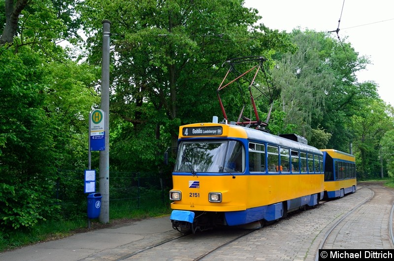 Bild: 2151 + 932 als Linie 4 an der Haltestelle Stötteritz, Holzhäuser Str.