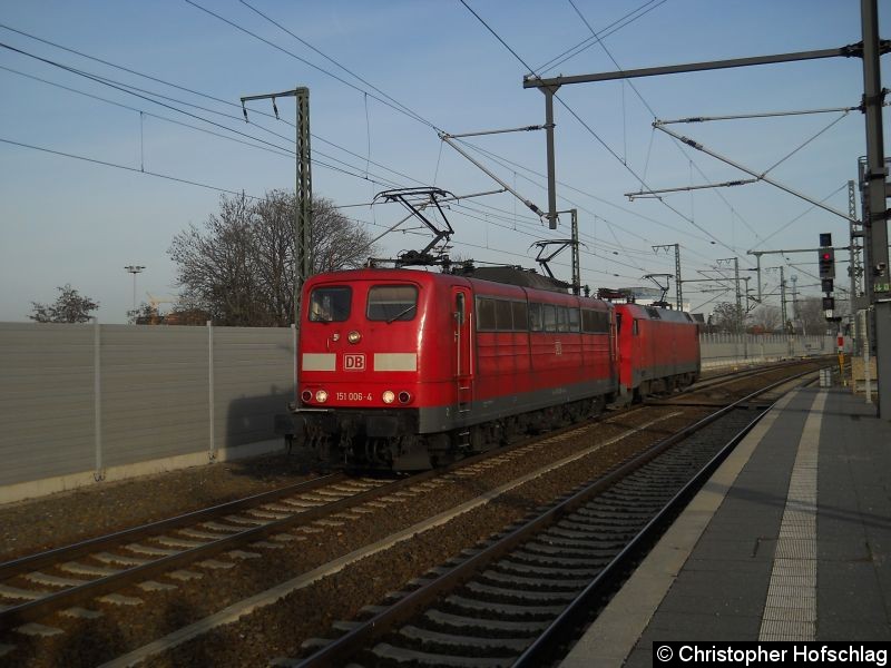 Bild: 151 006-4 und 152 019-6 bei einer Rangierfahrt in Erfurt Hauptbahnhof.