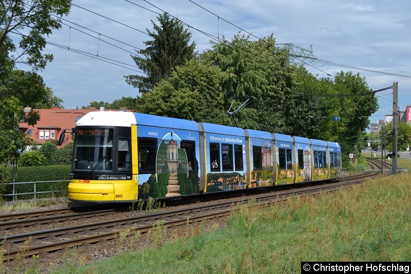 Bild: TW 8002 als Linie M6 kurz vor der Haltestelle Landsberger Allee/Rhinstraße.