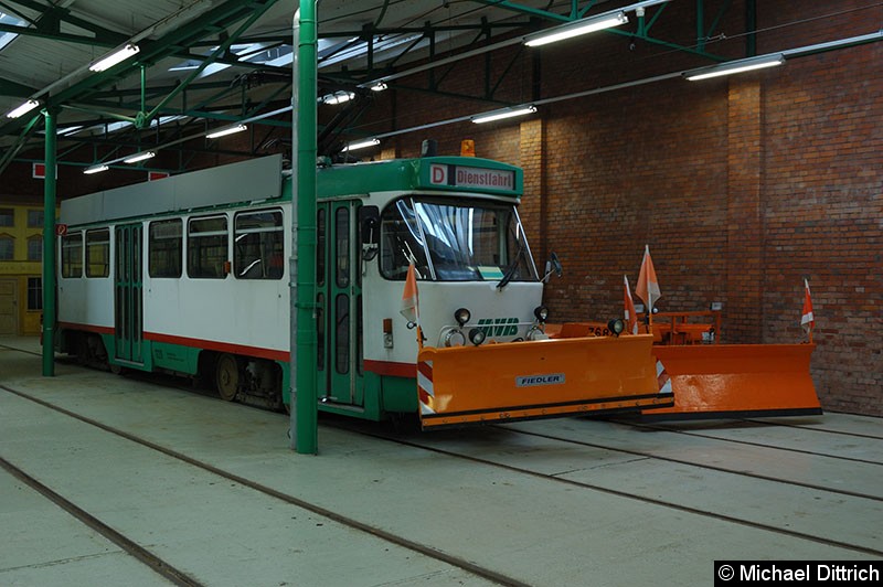 Bild: Im Museumsbetriebshof Suderburg steht dieser T4 mit Schneepflugvorbau.