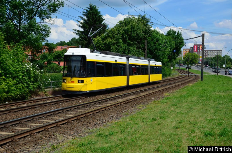 Bild: 1058 als Linie 16 kurz vor der Haltestelle Landsberger Allee/Rhinstr.