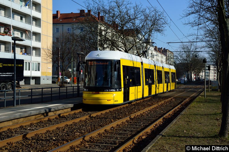 Bild: 4034 als Linie M10 an der Haltestelle Arnswalder Platz.