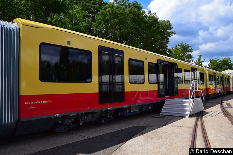 Bild: Blick auf den Mittelteil des Zuges.