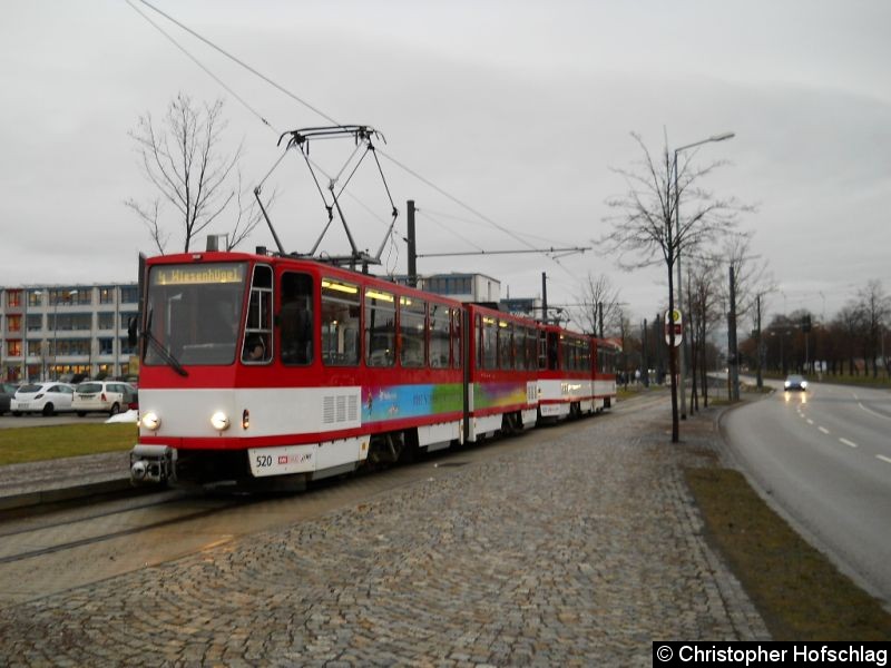 Bild: TW 520+523 auf der Linie 4 am Hauptfriedhof.