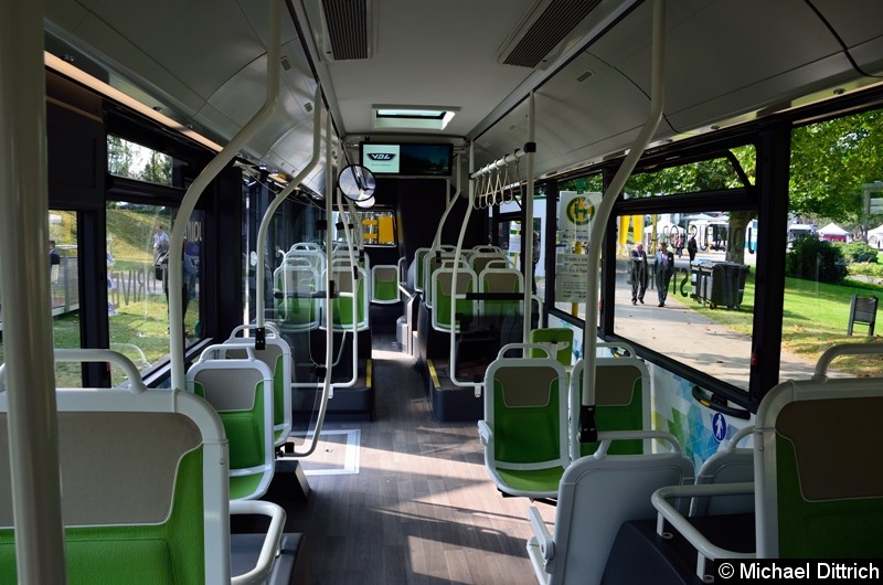 Bild: Blick in den Fahrgastraum des E-Bus von VDL.