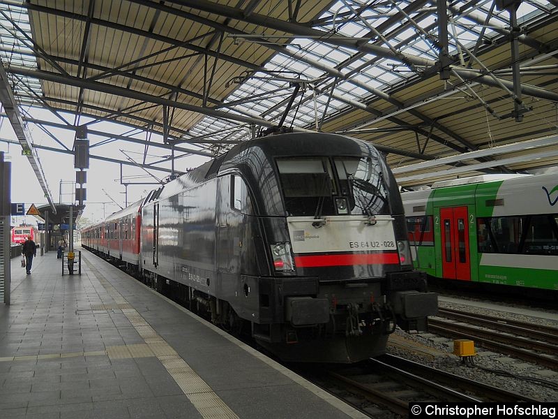 Bild: ES 64 U2-028 als RB nach Halle (Saale) in Erfurt Hauptbahnhof.