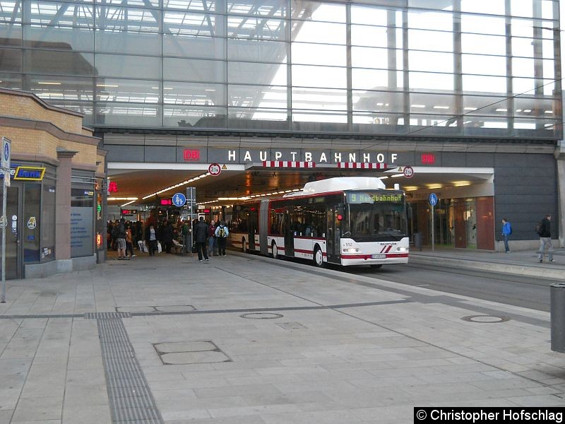 Bild: Bus 512 am Hauptbahnhof auf der Linie 9.