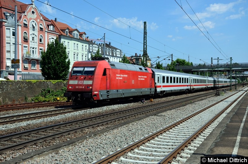 Bild: 101 119 mit dem IC 2260 in Esslingen (Neckar).