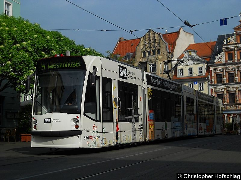 Bild: TW 634 auf der Stadtbahnlinie 4 an der Haltestelle Fischmarkt/Rathaus.