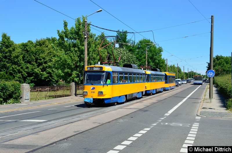 Bild: 2181 + 2148 + 932 als Linie 31 in der Richard-Lehmann-Str.