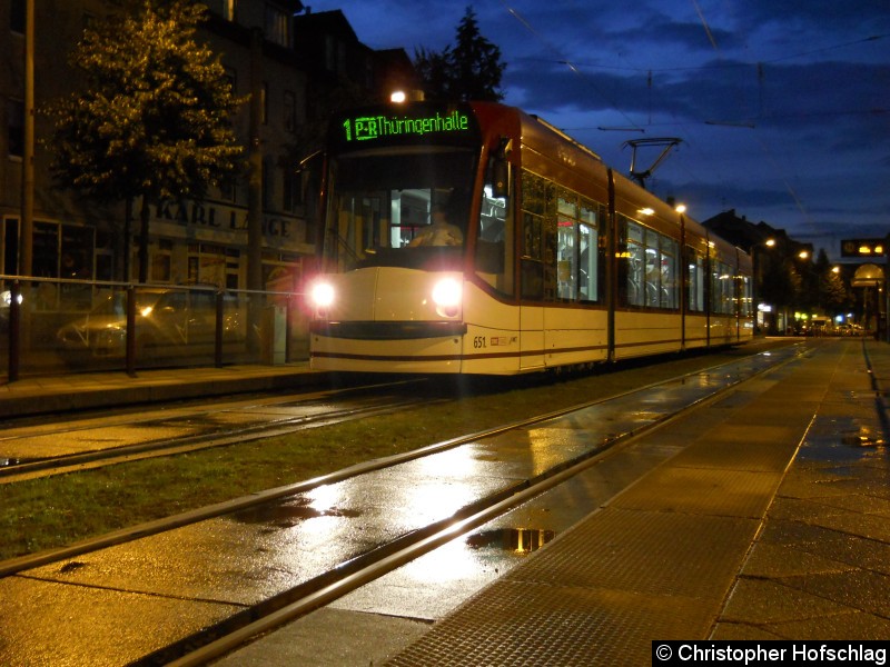 Bild: TW 651 in der Haltestelle Wendenstraße.