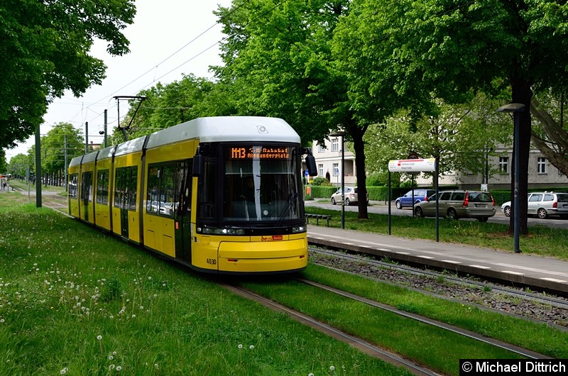 Bild: 4030 als Linie M13 nach S+U Alexanderplatz zwischen den Haltestellen Stahlheimer Str./Wisbyer Str und Prenzlauer Allee/Ostseestr.