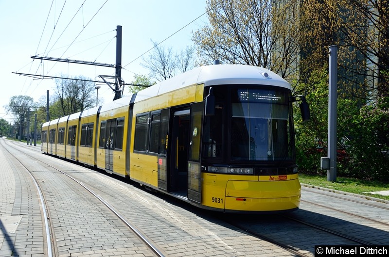 Bild: 9031 als Linie M5 in der Emma-Herwegh-Str.