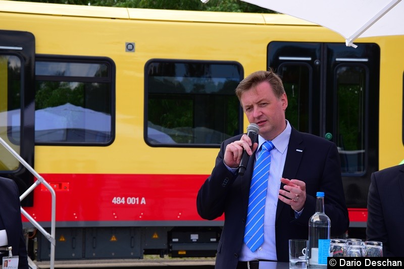 Bild: Ansprache des Geschäftsführers der Firma Stadler Pankow GmbH, Ulf Braker.