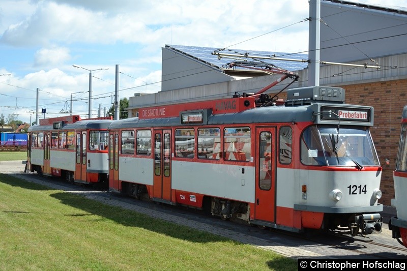 Bild: TW 1214+207 Abgestellt auf den Freifläche des BHF.Freiimfelder Straße.