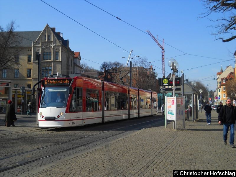 Bild: Auf der Linie 6 am Domplatz.