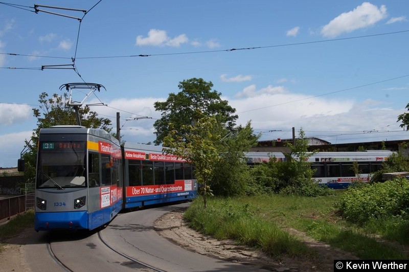 Bild: TW 1334+1308 als Linie 31 in der Wendeschleife Kurt-Schumacher-Str.