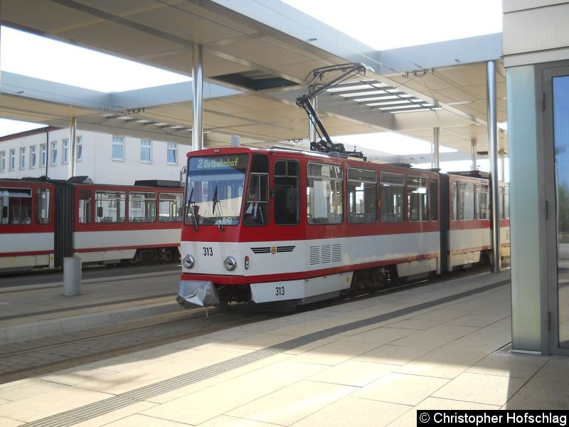 Bild: TW 313 am Hauptbahnhof.