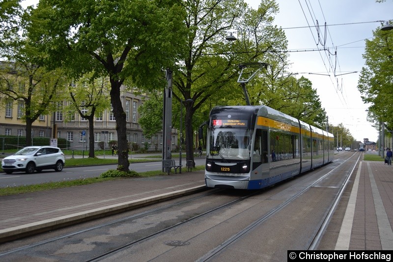 Bild: TW 1225 als Linie E am Sportforum.