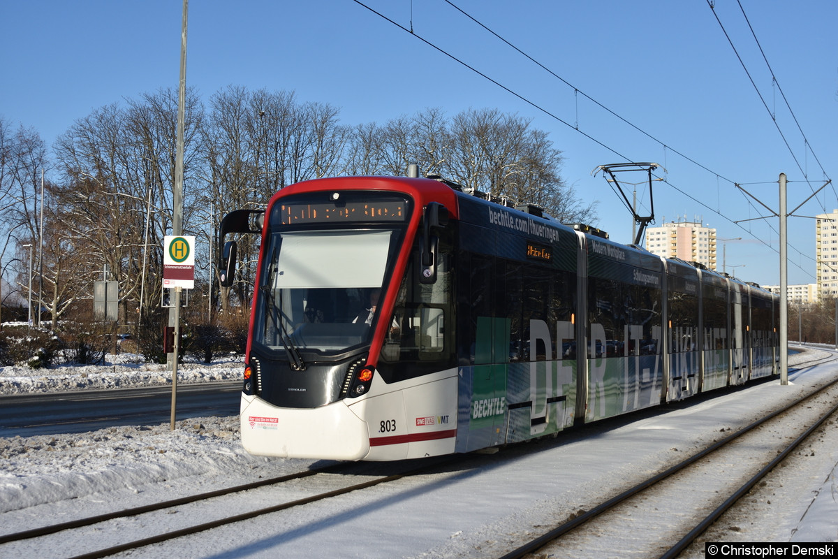 Bild: Tw 803 als Linie 3 kurz vor der Haltestelle Warschauer Straße in Richtung Urbicher Kreuz.