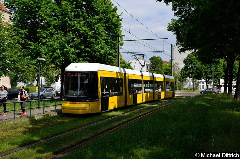 Bild: 4013 als Linie 12 zwischen den Haltestellen Stahlheimer Str./Wisbyer Str. und Prenzlauer Allee/Ostseestr.