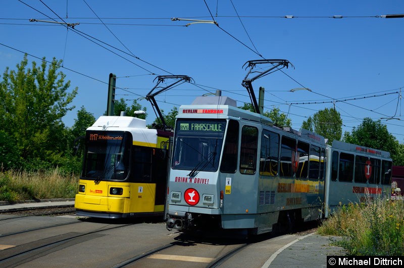Bild: Neben dem 4592 steht der GT6U 1524 als Linie M17.