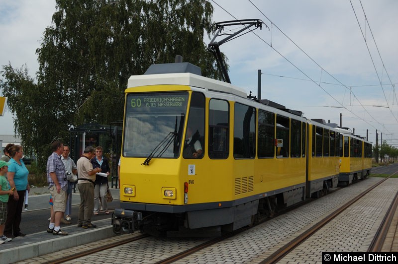 Bild: 6044 als Linie 60 in der Haltestelle Karl-Ziegler-Straße.