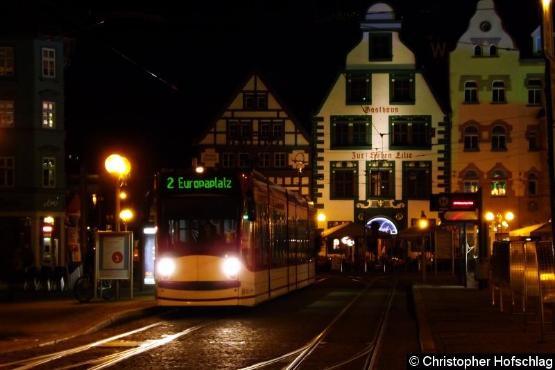 Bild: TW 650 als Linie 2 in Richtung Europaplatz an der Haltestelle Domplatz Süd.