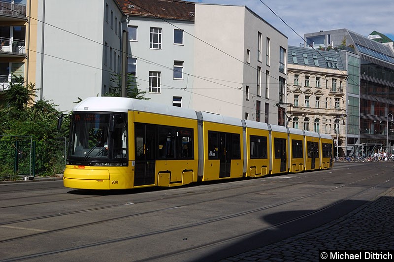 Bild: Der Prototyp 9001 als Linie M4 in der Großen Präsidentenstr.