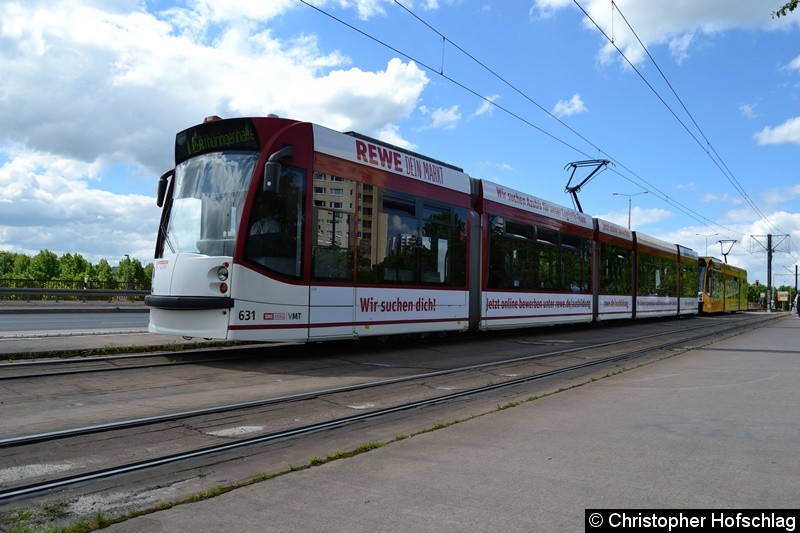 TW 631+702 als Linie 1 beim Verlassen der Haltestelle Straße der Nationen in Richtung Thüringenhalle.