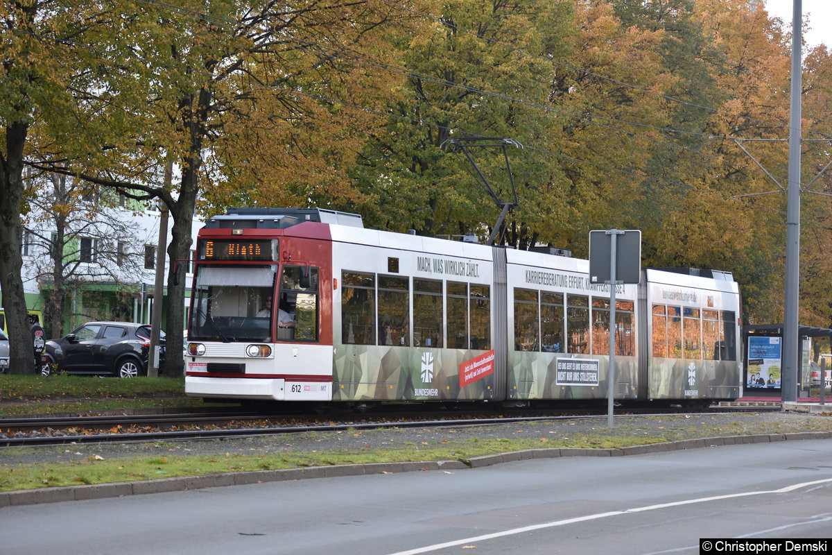 TW 612 als Linie 6 in Richtung Rieth beim Verlassen der Haltestelle Berliner Straße.