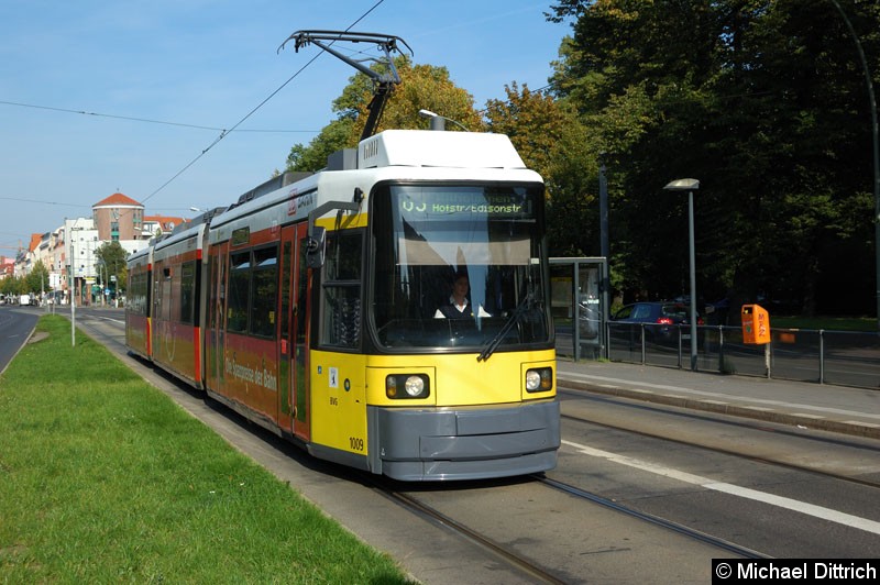 Bild: 1009 als Linie 63 nach Wilhelminenhofstr./Edisonstr. an der Kreuzung Bahnhofstr./Lindenstr.