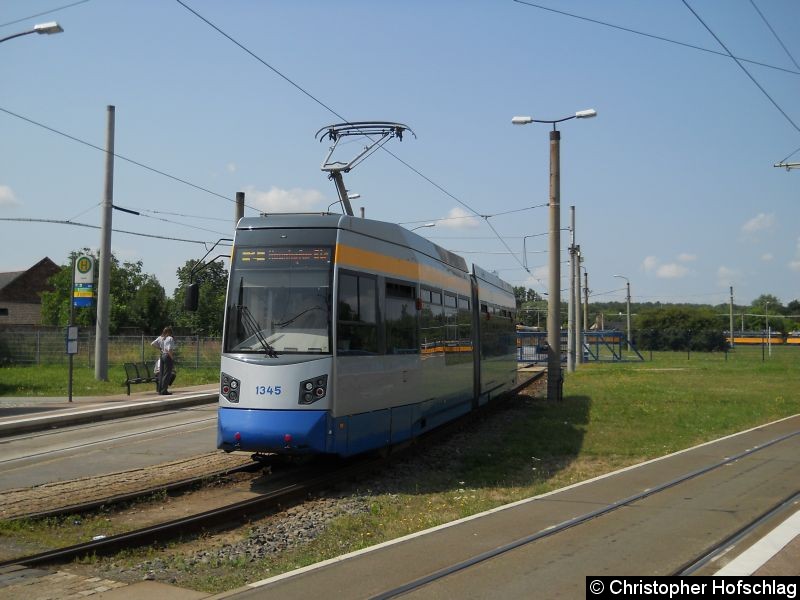 Bild: Tw 1345 warte auf seine Abfahrt in Leipzig Lausen als Linie 2.