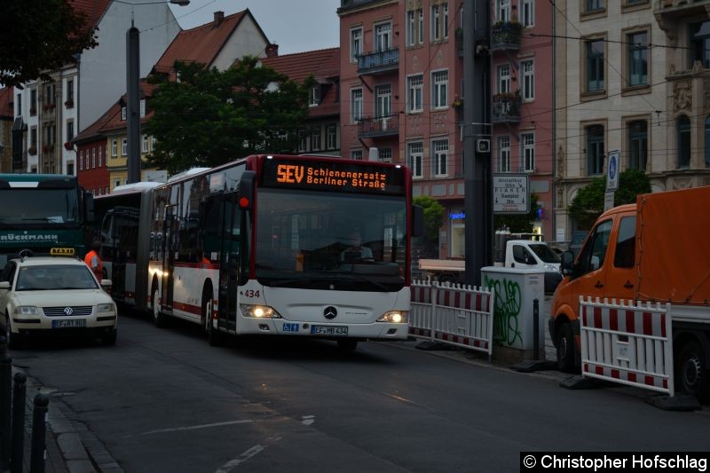 Bild: Wagen 434 als SEV am Domplatz.