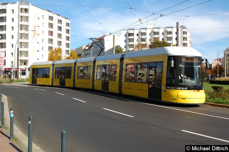 Bild: 4011 als Linie M10 auf dem Bersarinplatz.