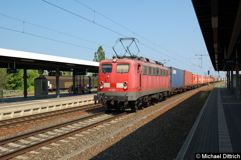 Bild: 139 285 mit einem Güterzug in Nauen.