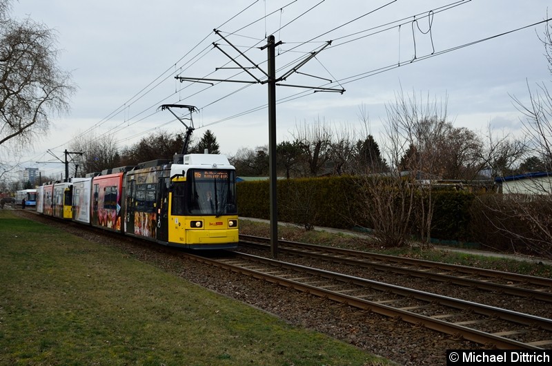 Bild: 1503 + 1575 als Linie M6 kurz hinter der Haltestelle Landsberger Allee/Rhinstr.