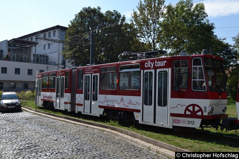 Bild: TW 512 als zweiter Wagen der Stadtrundfahrt in der Domplatz,Schleife.