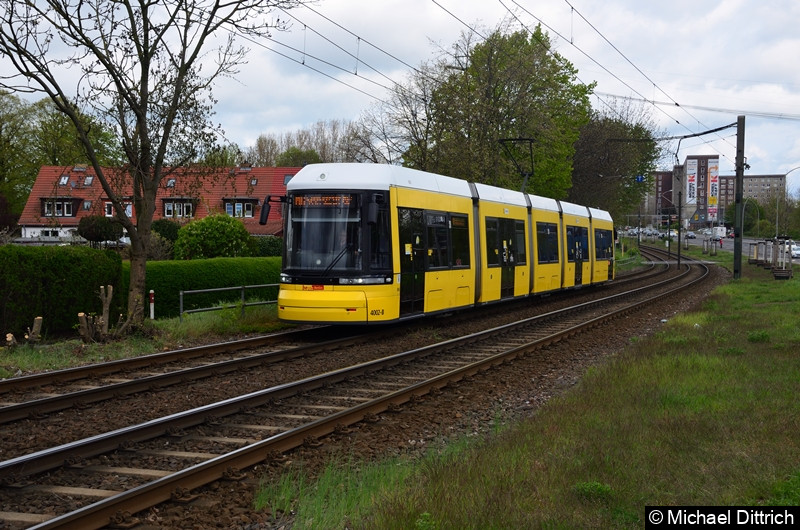 Bild: 4002 als Linie M6 zwischen den Haltestellen Landsberger Allee/Rhinstr. und Dingelstädter Str.