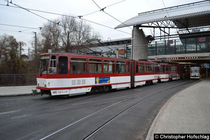 Bild: TW 495+450 als Linie 5 am Stadtparkkopf.