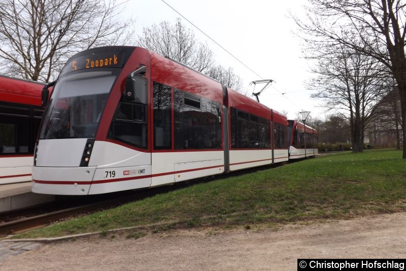 Bild: TW 719+716 als Linie 5 an der Thüringenhalle.