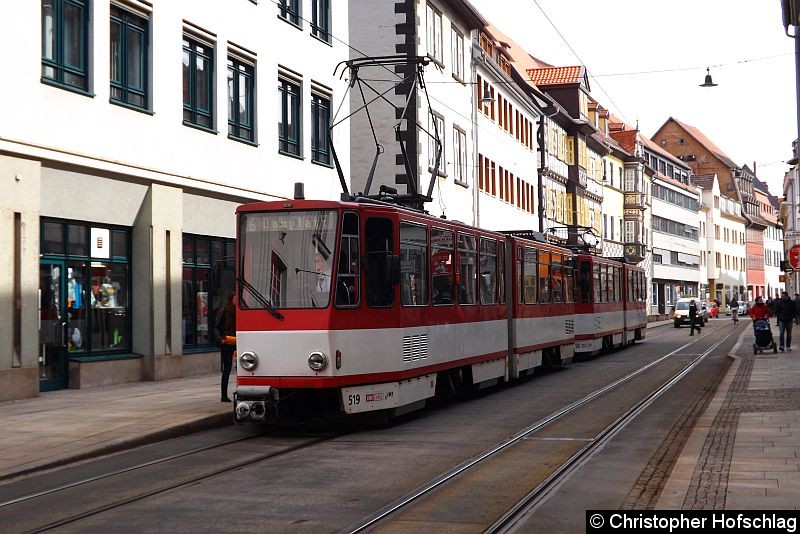 Bild: KT-Traktion 519+520 als Linie 6 an der Haltestelle Stadtmuseum/Kaisersaal in Richtung Domplatz übder Rieth und Klinikum.