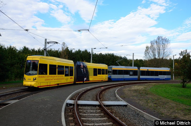 Bild: 1335 + 1321 als Linie 15 in der Wendeschleife in Miltitz.
