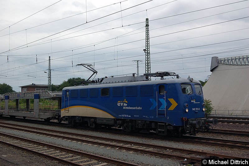 Bild: 140 761 mit einem Güterzug in Magdeburg Hbf.